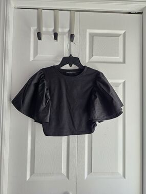 On twelfth Black Flutter Sleeve Crop Top Size M